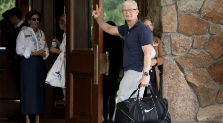 Eddy Cue and Tim Cook arrive in Sun Valley conference