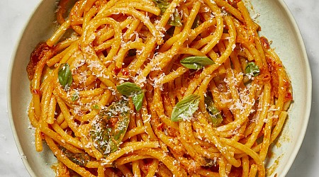 This “Beloved” Jarred Pasta Sauce Tastes Even Better Than Homemade (No, It’s Not Rao’s)