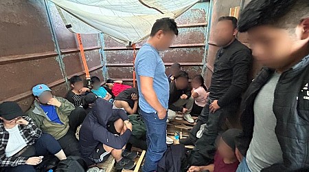INM detiene a 63 migrantes que viajaban hacinados en un camión a más de 43 grados