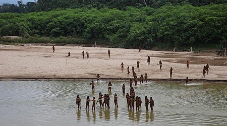 Photos show reclusive tribe on Peru beach searching for food