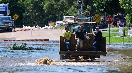 Record flooding inundates northwest Iowa, prompts evacuations, isolates one city