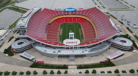 Chiefs owner Clark Hunt calling potential move to Kansas, new stadium talk 'premature'