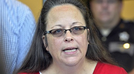 Kim Davis, county clerk who opposed gay marriage, appeals ruling on attorney fees