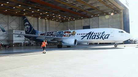 Airwaves: Alaska Airlines Greets Passengers With Sub Pop Records Boarding Tunes