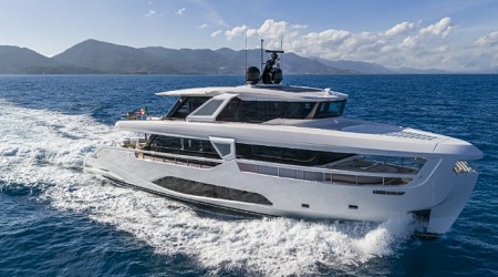 Ferretti Yachts INFYNITO 90 is a Bow to the Future