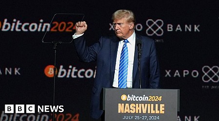 Trump courts crypto industry votes and campaign donations