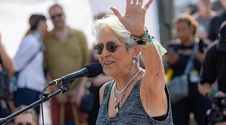 Joan Baez Performs ‘America the Beautiful’ to Get Out the Vote