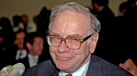 Warren Buffett's Weekly Dividend Earnings Exceed $47 Million: The Top 3 Stocks Driving His Wealth