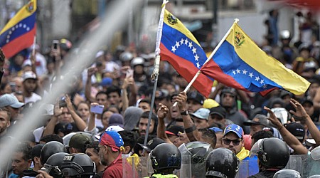 Venezuela's military chief backs Maduro, calls protests a coup as new unrest expected over disputed election