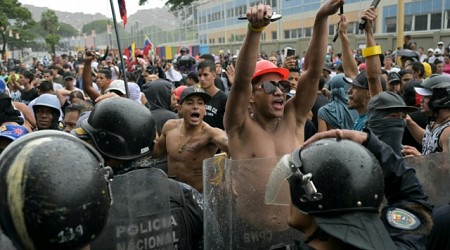 Proteste in Venezuela contro la rielezione del presidente Nicolás Maduro