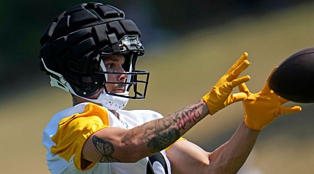 Steelers rookie WR Wilson exits practice on cart