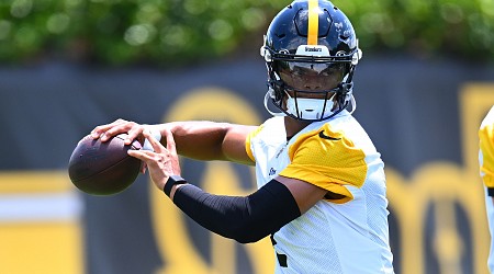 Former Steelers Star Has Wild Prediction For Justin Fields