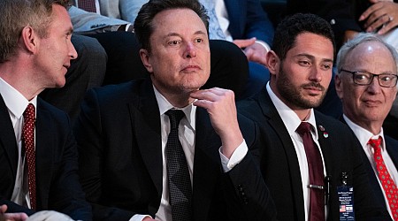 Elon Musk’s Pro-Trump Website Accused of Shady Data Collection