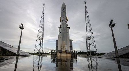 Agenția Spațială Europeană a lansat cu succes pentru prima dată Ariane 6, o rachetă ce poate transporta sateliți și alte echipamente pe orbita joasă a Pământului.