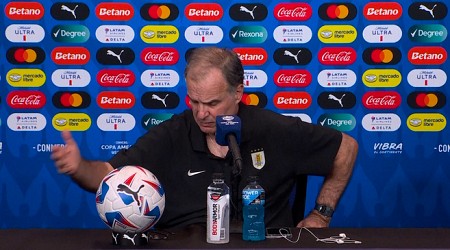 Bielsa sobre Luis Suárez: "Es un jugador superior, es un privilegio tenerlo con nosotros"