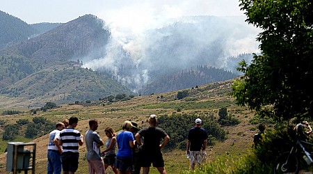 Wildfires encroach on homes near Denver as heat hinders fight