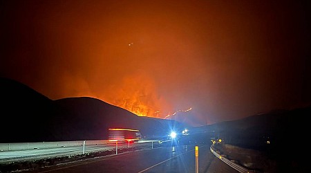 Update: I-84 shut down as wildfires burn in OR, WA. Travelers told to find another route