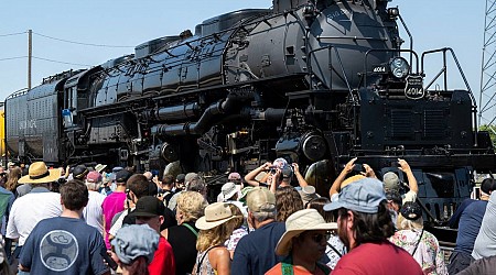 Train enthusiasts admire world’s largest steam locomotive in Roseville. How to see it