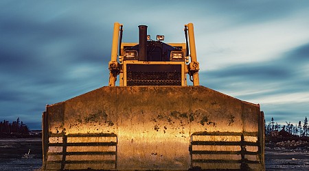 Horror-Unfall - Mann und Tochter sterben, als Bulldozer auf sie fällt