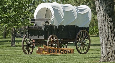 All the Oregon Trail Hotspots You Can Visit on a Nebraska Road Trip