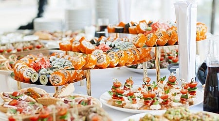 3 of the biggest wedding food trends you'll see everywhere this summer — and 2 that are on their way out