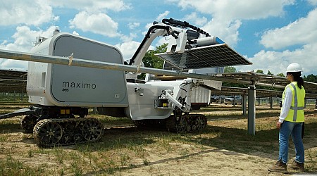 An AI-powered robot is helping install Amazon's largest solar farm