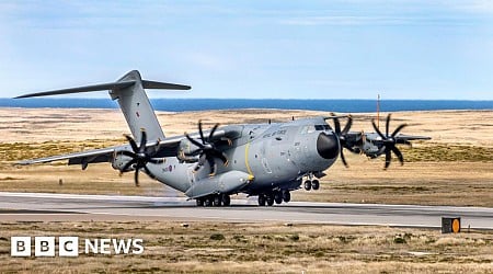 Weather impedes rescue of stricken ship near Falklands