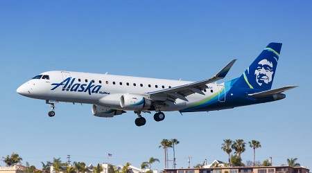 Alaska Airlines Embraer E175 Diverts To Portland Due To Wobbling Nose Gear Issue