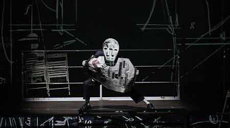 A Arles, William Kentridge emprunte, avec « The Great Yes, The Great No », la route allégorique des migrations