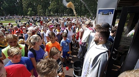 Pilgrimage marks chance for Polish Catholics to pass along traditions