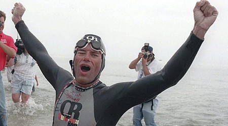 Marathon swimmer says he quit his trek across Lake Michigan after going in wrong direction without a working GPS