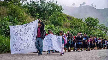 Desplazados por la violencia en Chiapas buscan refugio en Guatemala