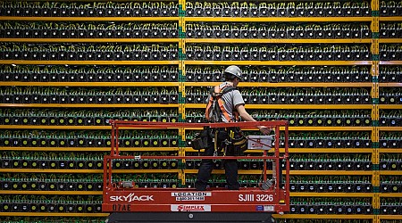 Bitcoin mining company to buy more Bitcoin by raising $250 million