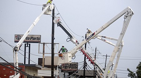 Repair crews face threats in Houston by those still without power a week after Beryl