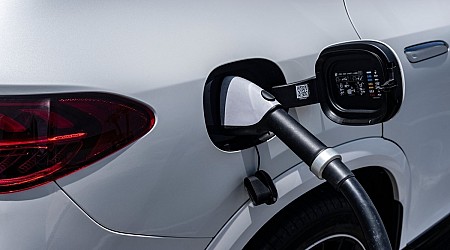 Mercedes-Benz partners with Starbucks for fast-charging stations in US