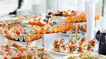 3 of the biggest wedding food trends you'll see everywhere this summer — and 2 that are on their way out