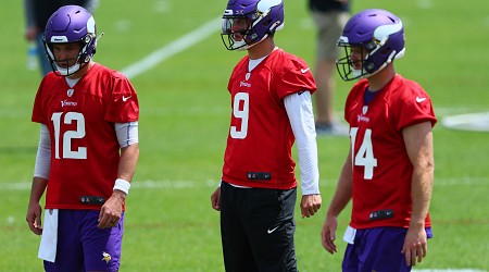 Vikings Quarterback Out of Practice With Knee Injury