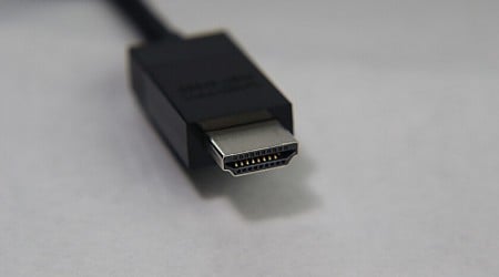 Un hacker puede espiar tu pantalla gracias a la radiación del cable HDMI: así lo ha demostrado un grupo de investigadores