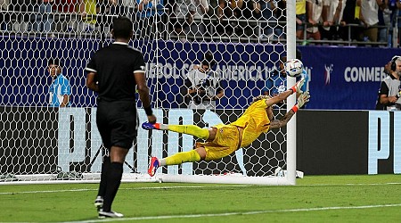 Straffar gav Uruguay seger mot Kanada