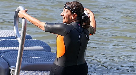 Anne Hidalgo se baigne dans la Seine, les internautes pointent du doigt : « Quel mépris »