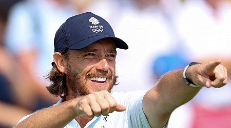 Tommy Fleetwood improbably overcomes discomfort, shares Olympic lead with outstanding 64