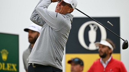 Phil Mickelson Vows to 'Step Aside' from LIV Golf Team If Struggles Continue