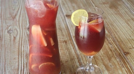 Receta de clericot o clericó, el refrescante vino con frutas que nos recuerda a la sangría