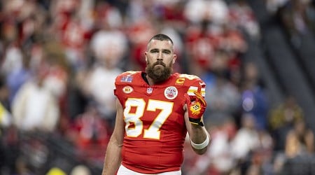 Photo: Travis Kelce on Set, Schedule Revealed for 'Are You Smarter Than a Celebrity?'