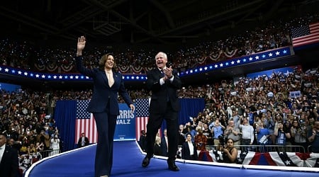 HARRIS CROWDS ROIL MAGA