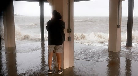 US braces for 'catastrophic' flooding as Storm Debby drenches Florida