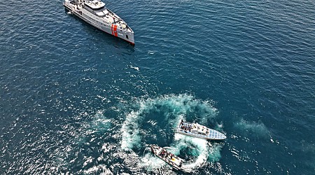 La Armada de Ecuador realiza búsqueda y rescate de tripulación de barco pesquero tras explosión