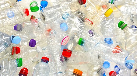 Costa Rica impone nuevas reglas sobre botellas plásticas para evitar las de un solo uso