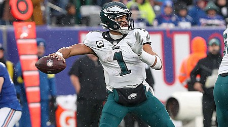 Packers vs. Eagles player props, odds, AI prediction, NFL in Brazil picks: Jalen Hurts over 239.5 yards