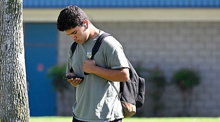 Ban cell phones in California schools? Georgia shooting raises questions